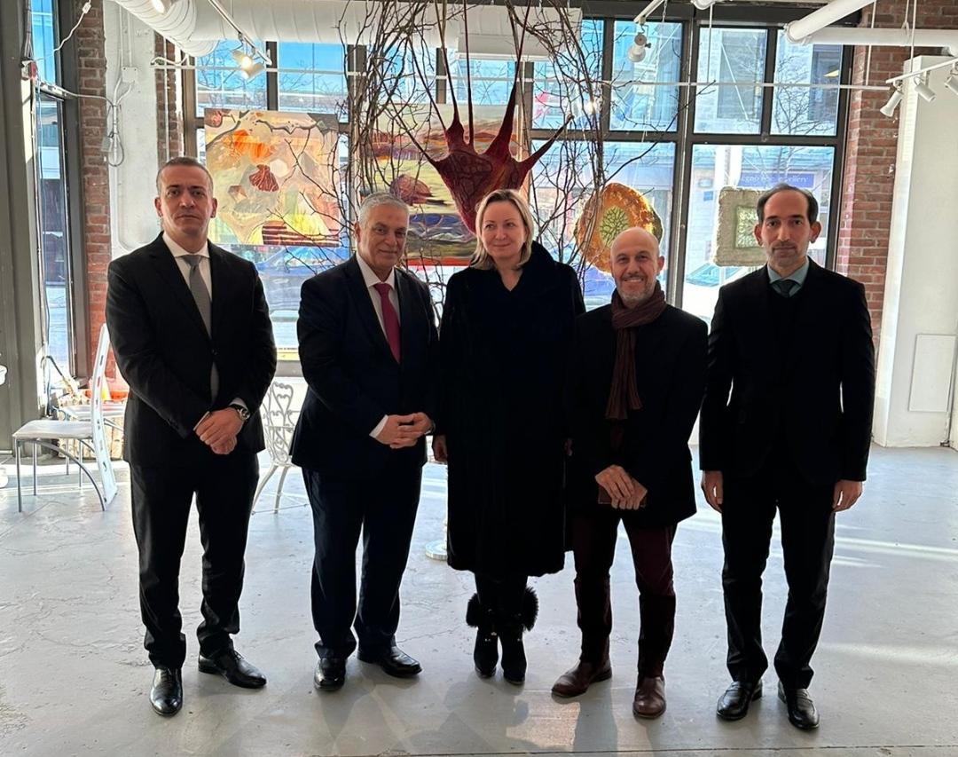 رئيس بعثة جمهورية العراق يلبي دعوة احد الفنانين العراقيين في اوتاوا