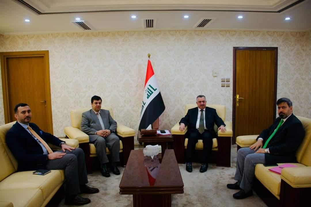 وكيل وزارة الخارجية للشؤون متعددة الأطراف والشؤون القانونية يستقبل السفير البا كستاني لدى العراق