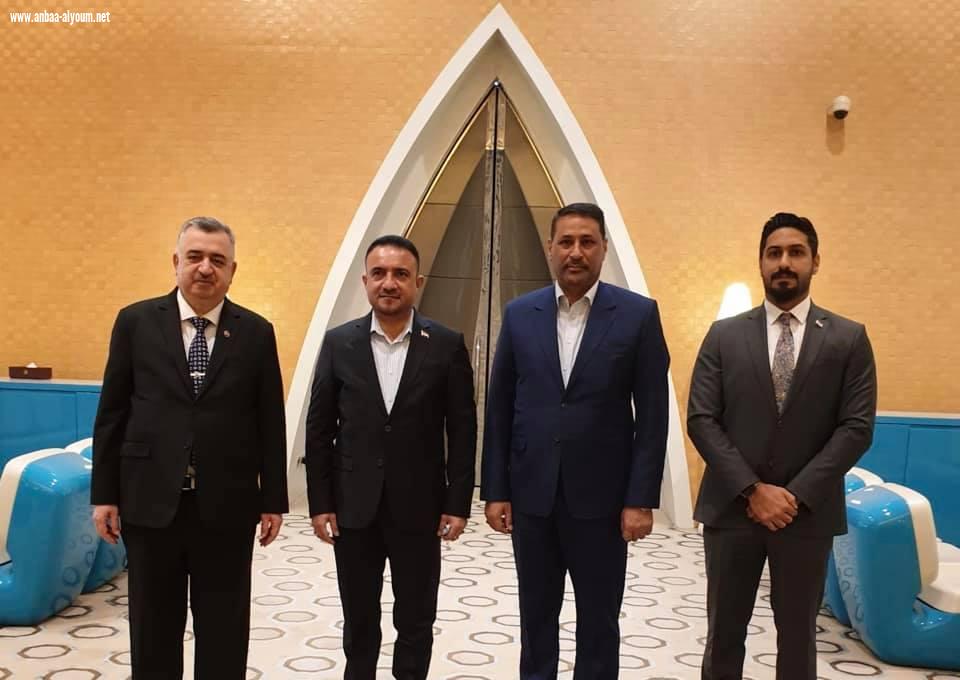 السفير عمر البرزنجي يستقبل معالي وزير الصحة والبيئة لجمهورية العراق في مطار حمد الدولي