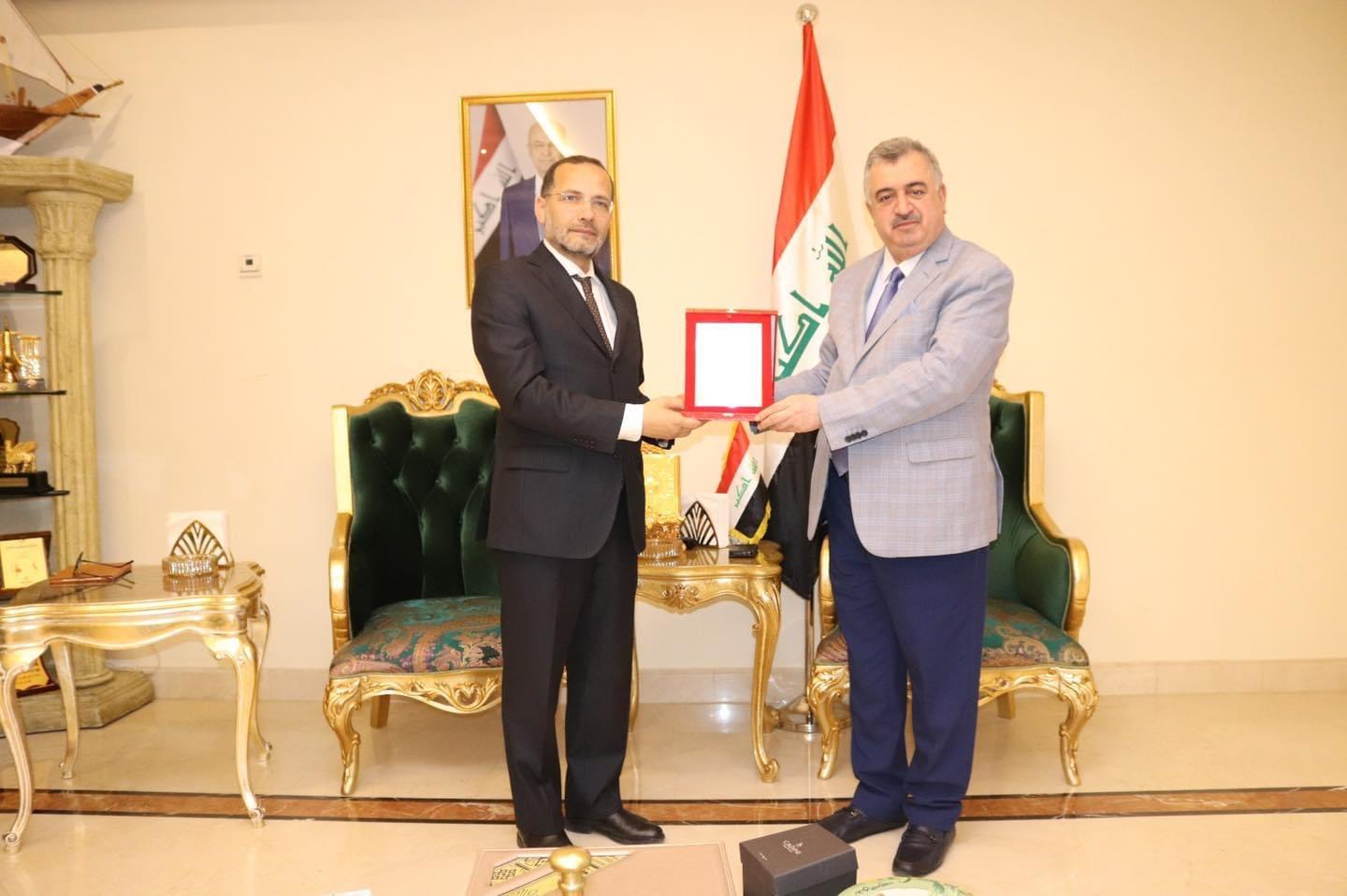 السفير عمر البرزنجي يستقبل فضيلة الإمام السيد عزالدين الزير القادم من مدينة فلورانس الايطالية في دار السكن في العاصمة القطرية الدوحة 