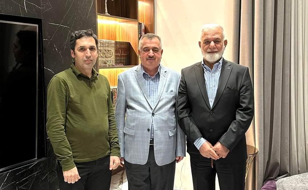 وكيل وزارة الخارجية  عمر البرزنجي ويرافقه مستشار فخامة رئيس الجمهورية السابق  السيد كوردستان  سيوكاني يزوران الدكتور محمد محمود طبيب اخصائيي في مستشفى فاروق في السليمانية