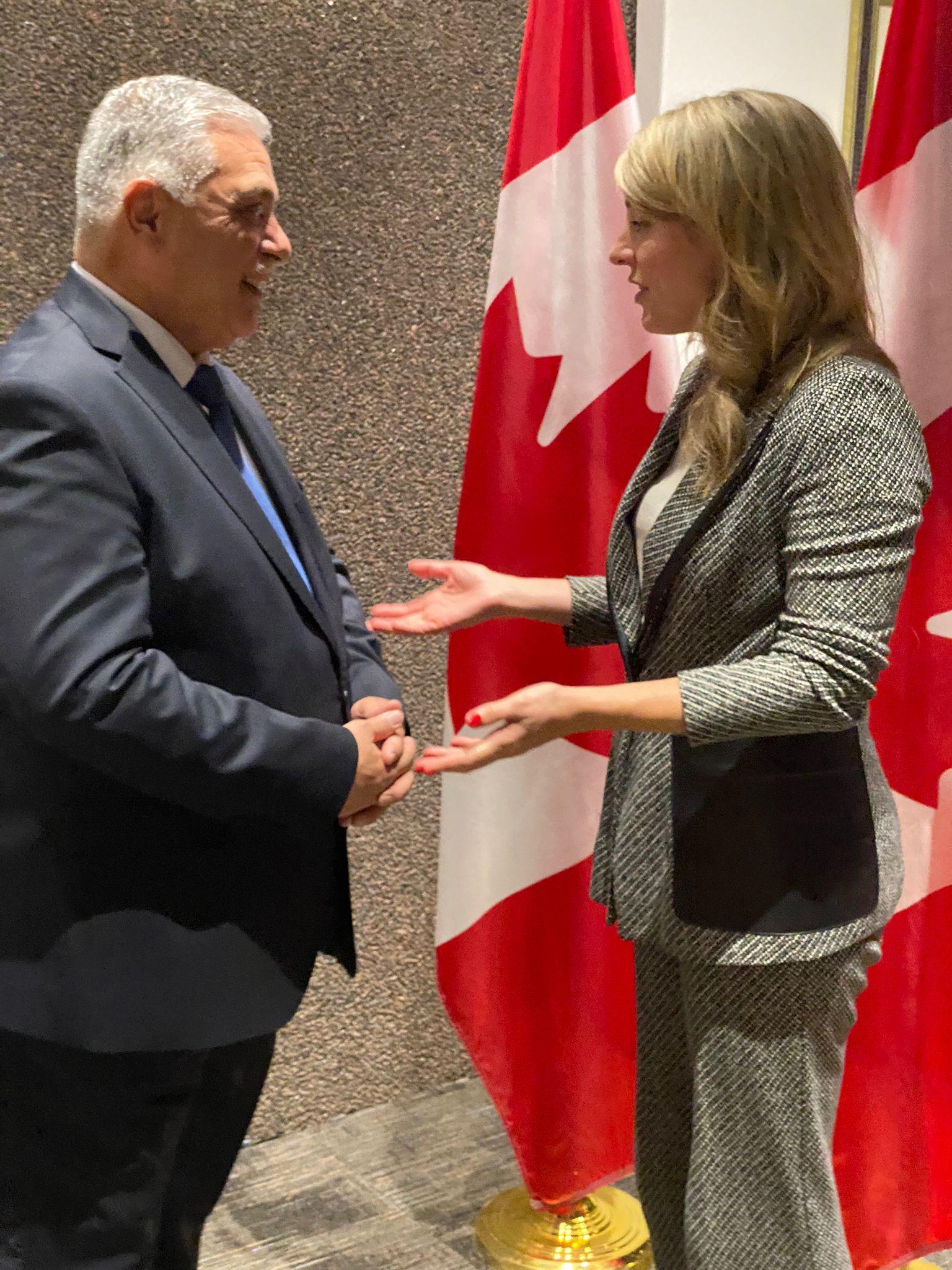    رئيس بعثة العراق الدبلوماسيّة  يلتقي وزير خارجيّة كندا  ميلاني جولي