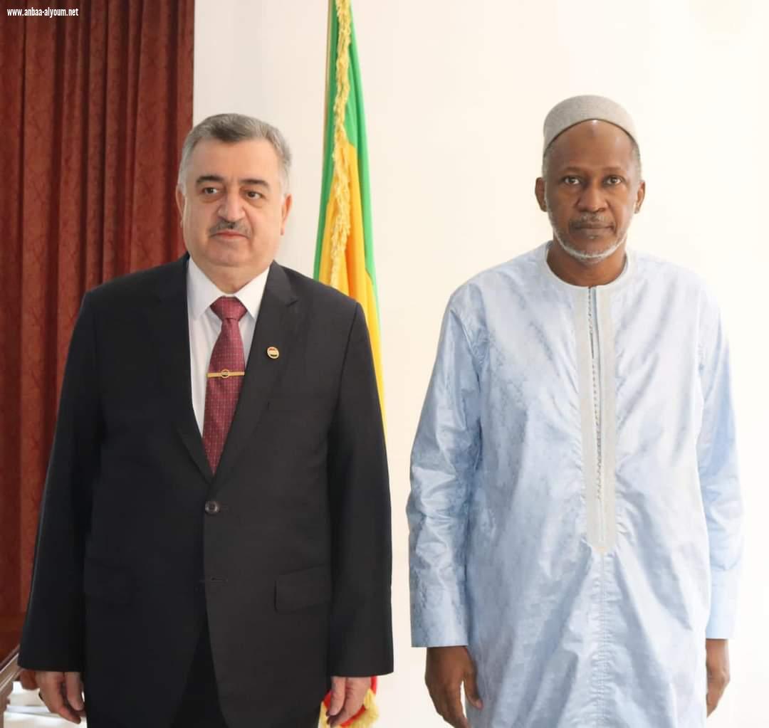 السفير عمر البرزنجي  يوقع على سجل التعازي لسفارة جمهورية مالي لدى دولة قطر الشقيقة