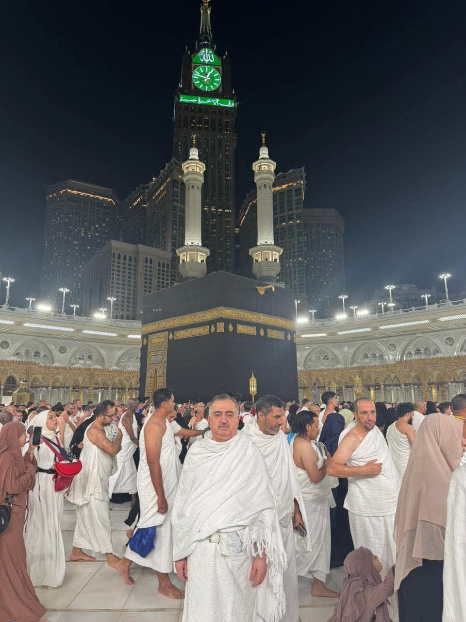 عضو الهيئة الدائمة المستقلة لحقوق الإنسان لمنظمة التعاون الإسلامي، السيد عمر البرزنجي، يؤدي مناسك العمرة في مكة المكرمة