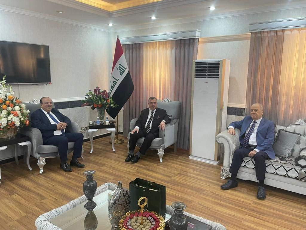 الوكيل البرزنجي يستقبل عددًا من السادة المهنئين