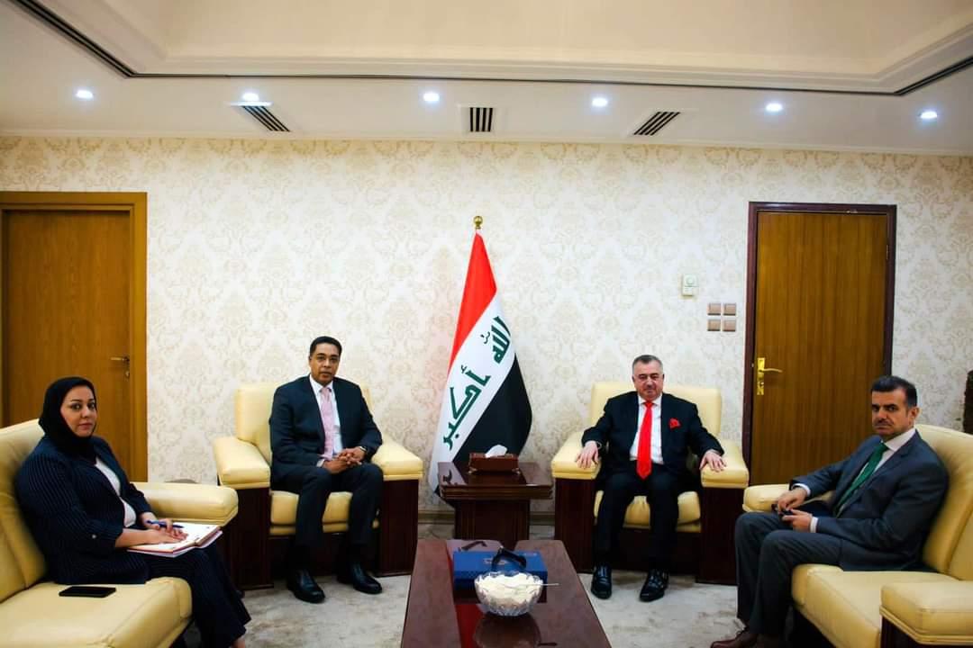 وكيل وزارة الخارجية للشؤون متعددة الاطراف والشؤون القانونية يستقبل سفير دولة الكويت لدى جمهورية العراق