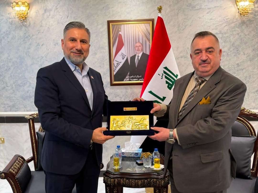 سفير جمهورية العراق لدى المملكة الأردنية الهاشمية يستقبل المنسق الدولي الرسمي لجمعية الطوابع والمسكوكات العراقية