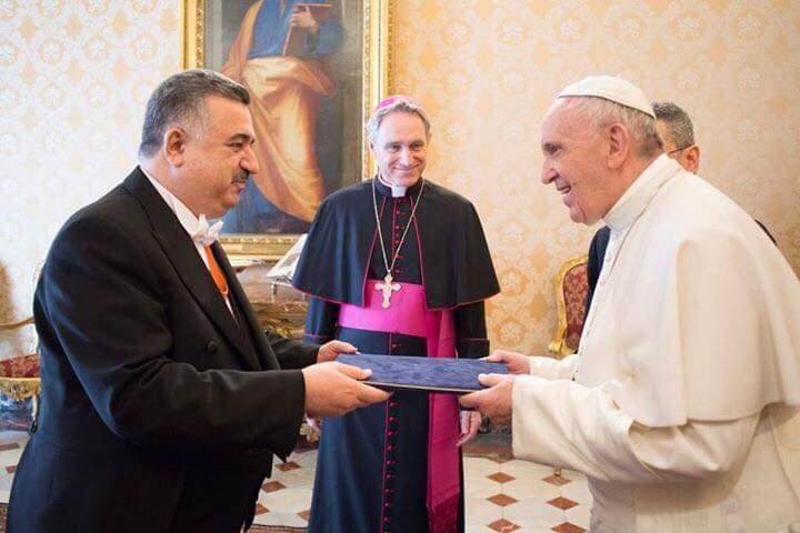   ‎السفير عمر البرزنجي يُقدم أوراق إعتماده إلى قداسة البابا (فرنسيس