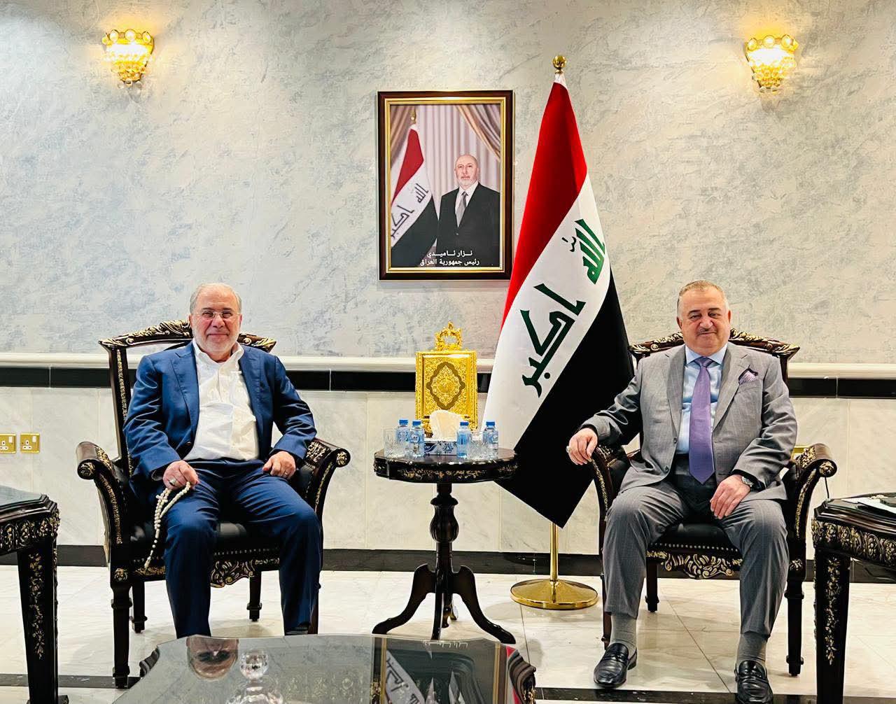 السفير عمر البرزنجي يستقبل رجل الأعمال العراقي المهندس عرفان توتونجي في مكتبه بسفارة جمهورية العراق في عمّان