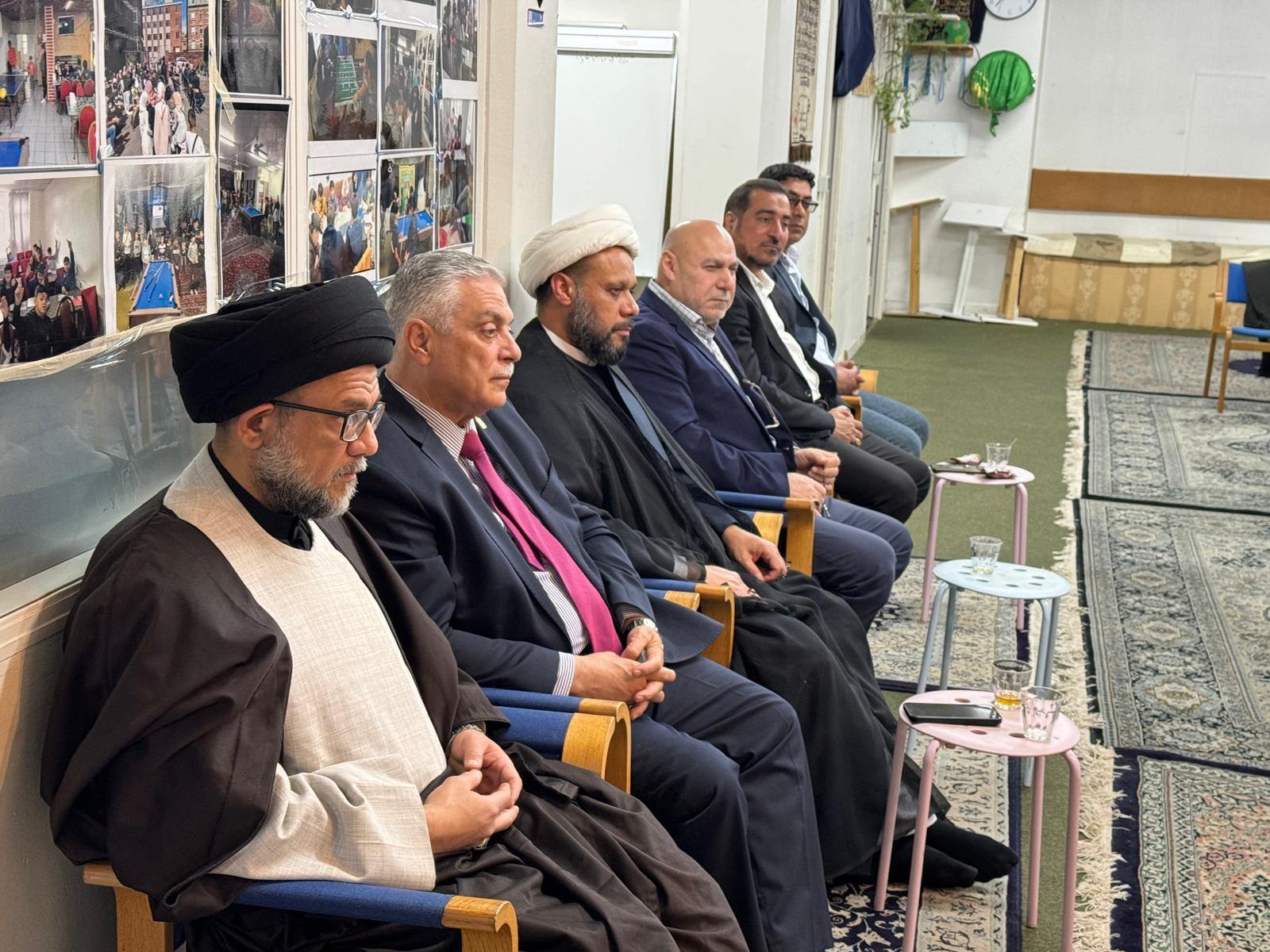 رئيس بعثة العراق في الدنمارك الوزير المفوض حيدر راضي الشمرتي بلتقي عدداً من ابناء و رؤساء الجالية العراقية الكريمة  خلال حضوره الامسية الثقافية التي تقيمها مؤسسة دار السلام الدنماركي العراقي