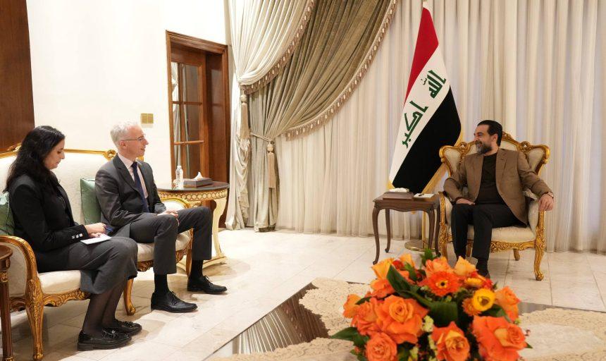 ترامب يسعى لإلزام السياح بالكشف عن حساباتهم على مواقع التواصل قبل دخول الولايات المتحدة