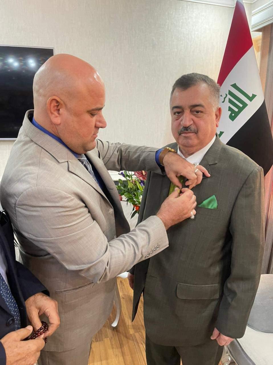 الوكيل البرزنجي يستقبل عددًا من السادة المهنئين، ويُقلَد وسام الفخر العراقي
