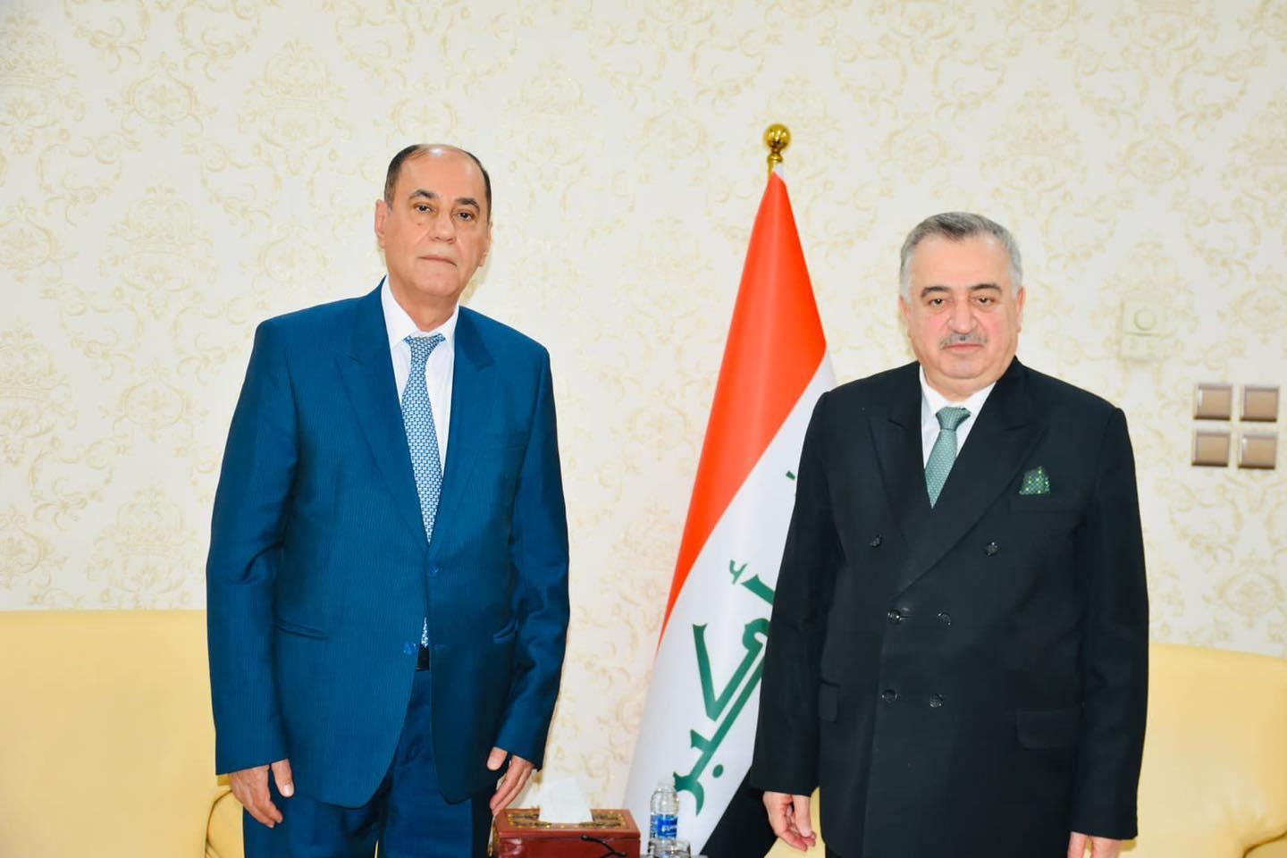 الوكيل البرزنجي يستقبل أحد وجوه الجالية العراقية في رومانيا (الدكتور مكي مجيد)