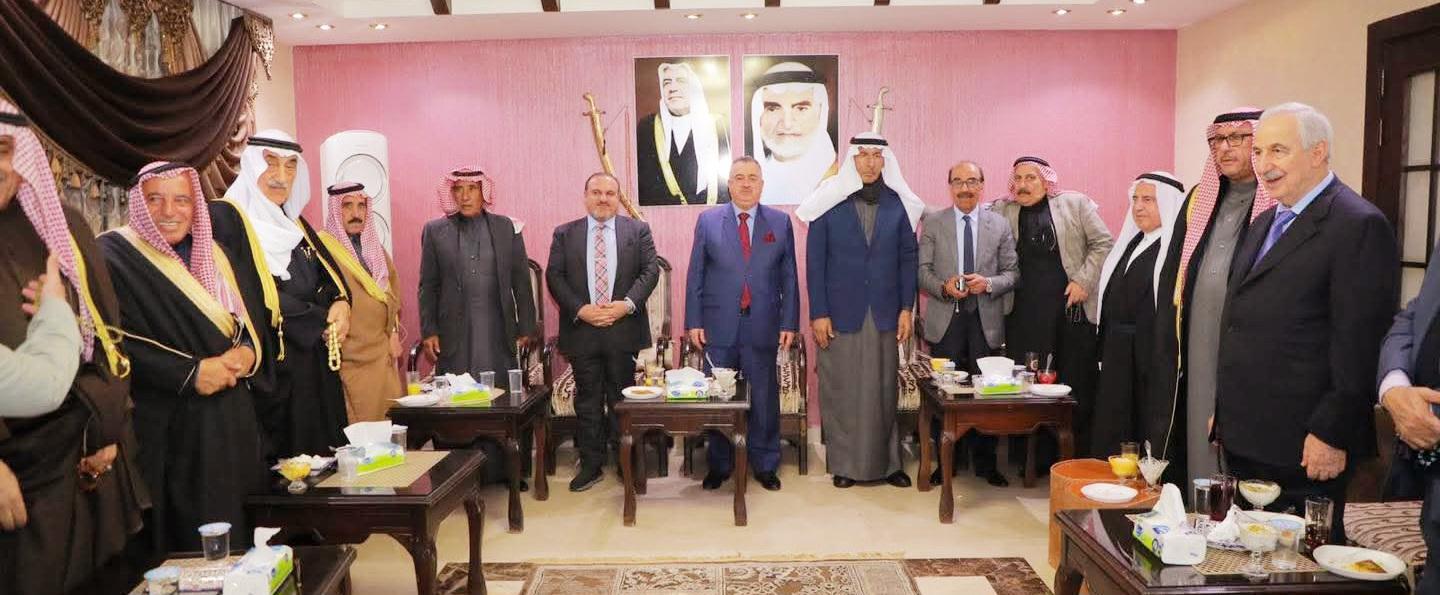 السفير البرزنجي يلبّي دعوة الشيخ محمد الكبيسي ويؤكد دعمه الكامل لكل أبناء الجالية