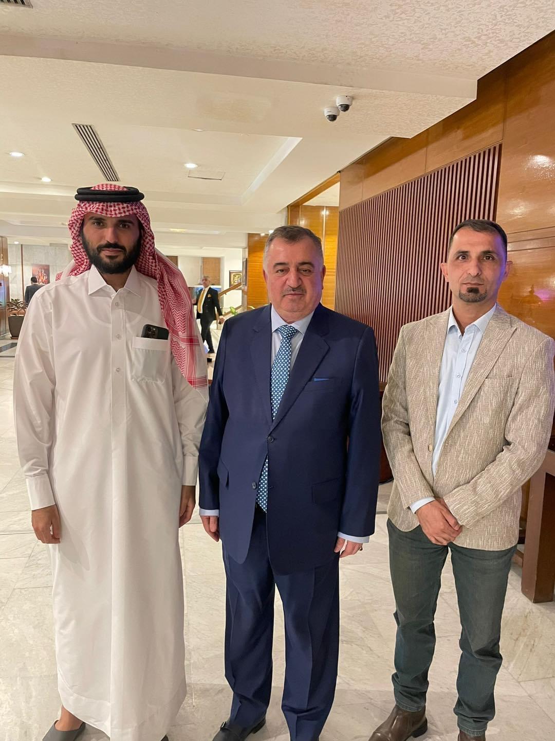 الوكيل البرزنجي يلتقي عددًا من الأصدقاء في بغداد
