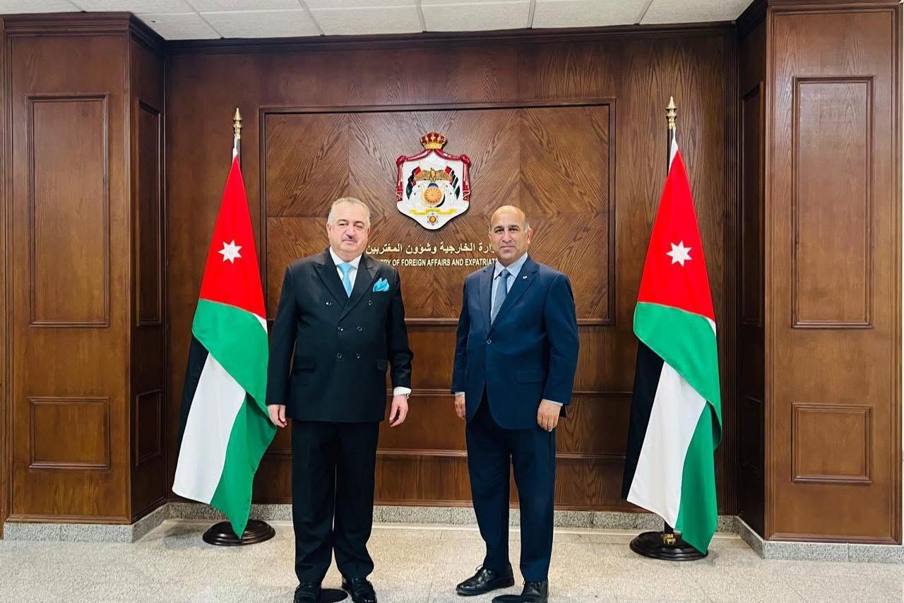 سفير جمهورية العراق لدى المملكة الأردنية الهاشمية يلتقي الأمين العام لوزارة الخارجية وشؤون المغتربين الأردنية
