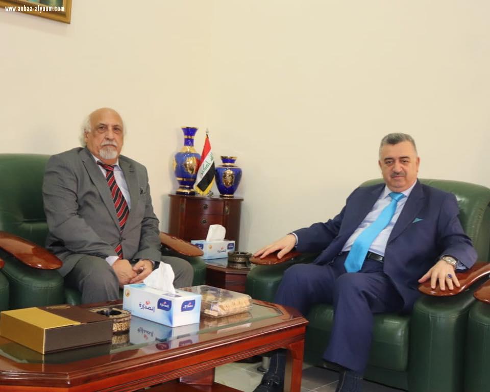 السفير عمر البرزنجي يستقبل السيد عمر محمد فاضل في مكتبه بمقر السفارة في الدوحة