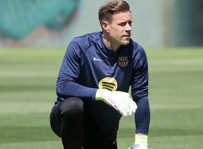 تير شتيجن يتعرض لإصابة ويغادر معسكر برشلونة في السعودية