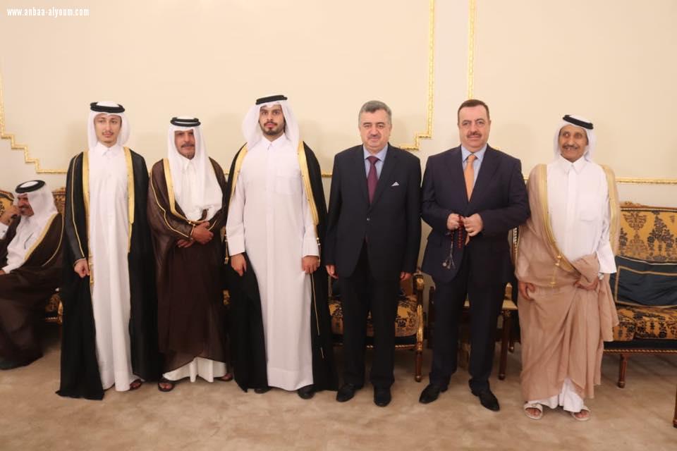 السفير البرزنجي والسيد النائب الأسبق في برلمان كوردستان العراق الشيخ منصور الشيخ كاكه الشيخ عبد الكريم البرزنجي يشاركان الشيخ حمد بن جاسم آل ثاني مناسبة حفل الزفاف لنجله الشيخ محمد آل ثاني