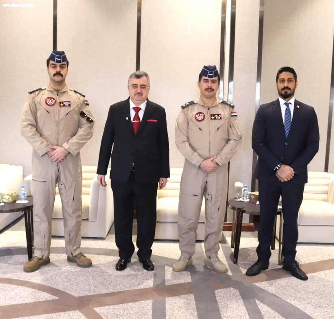 السفير البرزنجي يستقبل الطيارين العراقيين الدارسين في كلية الزعيم الجوية القطرية