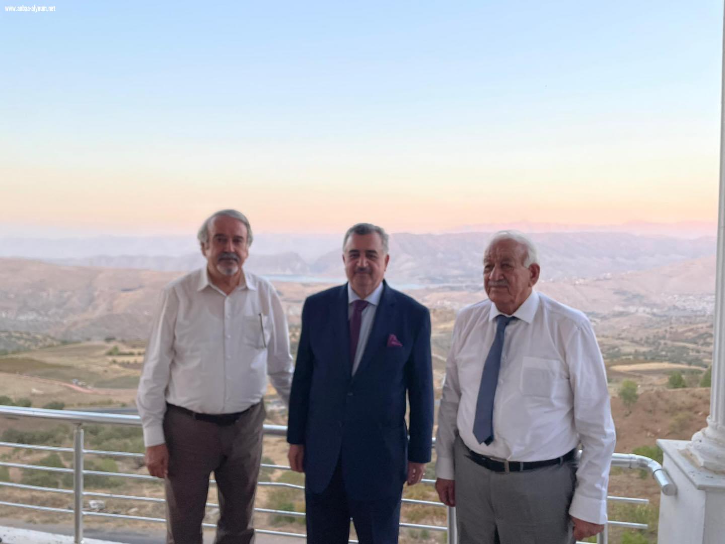 السفير عمر البرزنجي يلبي دعوة غداء من قبل رجل الأعمال السيد سرور كريم آغا في مصيف دوكان