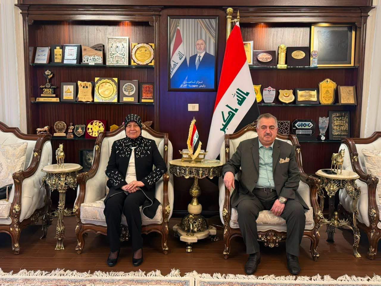 سفير جمهورية العراق لدى المملكة الأردنية الهاشمية يستقبل السفيرة المتقاعدة د. آمال موسى حسين