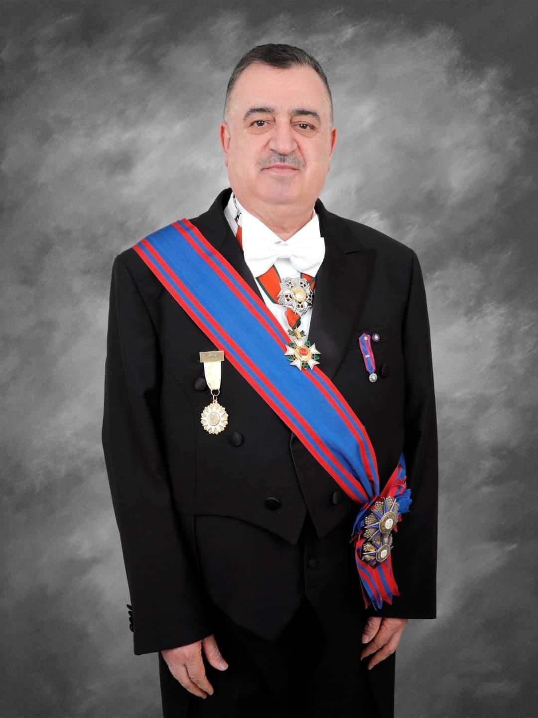 هل ادلكم على مرشح تسوية  لرئاسة جمهورية العراق يقف على مسافة واحدة من الجميع  السفير عمر البرزنجي