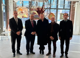 رئيس بعثة جمهورية العراق يلبي دعوة احد الفنانين العراقيين في اوتاوا