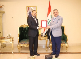 السفير عمر البرزنجي يستقبل فضيلة الإمام السيد عزالدين الزير القادم من مدينة فلورانس الايطالية في دار السكن في العاصمة القطرية الدوحة 