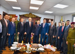 وكيلا وزارة الخارجية يشاركان مكتب التصاريح الأمنية في الوزارة إحتفالهم بعيد الشرطة