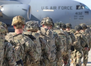 رسميا.. القوات الاميركية تسلم مواقعها في قاعدة الحبانية للقوات العراقية 