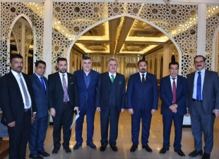   الوكيل البرزنجي يؤدي مراسم الزيارة للإمام الحُسين (عليه السلام)، ويلتقي ممثل المرجعية الدينية العليا في كربلاء