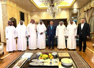 السفير عمر البرزنجي  يلبي دعوة عشاء من قبل الشيخ حمد بن صالح قمرة في العاصمة القطرية الدوحة