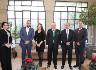 السفير البرزنجي يلتقي ممثل البنك الاردني الكويتي السيد سهيل السلمان والكادر المتقدم في البنك
