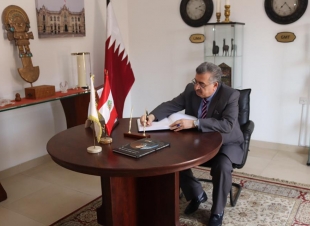 السفير البرزنجي يسجل كلمة عزاء في سجل التعازي لوفاة الأمين العام الأسبق خافيير بيريز دي كوييار