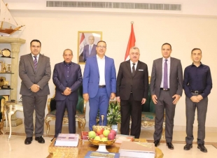 السفير عمر البرزنجي يستقبل عددا من الاطباء العراقيين في دار السكن في العاصمة القطرية الدوحة