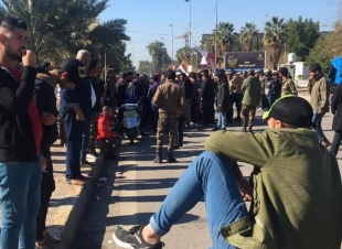 قوة امنية تفرق تظاهرة لمنتسبي الحشد من المفسوخة عقودهم في الجادرية