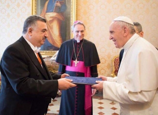   ‎السفير عمر البرزنجي يُقدم أوراق إعتماده إلى قداسة البابا (فرنسيس