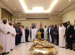 السفير البرزنجي يُقيم دعوة عشاء على شرف سعادة وزير الدولة للشؤون الخارجية والسفراء العرب وعدد من اصحاب السعادة بمناسبة انتهاء مهام اعماله