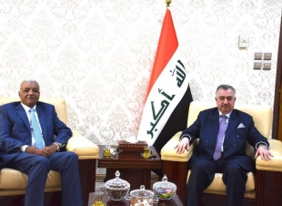 الوكيل البرزنجي يستقبل السفير المتقاعد الدكتور علي عباس العامري