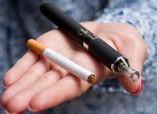 وفيات مبكرة بسبب تدخين السيكارة الإلكترونية في العراق.. الصحة توضح