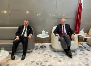 السفير البرزنجي يستقبل معالي وزير المالية في مطار حمد الدولي في الدوحة