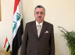 السفير عمر البرزنجي يدعو الاخوة العراقيين العالقين في قطر والذين يرغبون بالعودة الى العراق الاسراع بالحجز على الخطوط الجوية القطرية