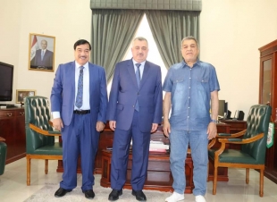 السفير عمر البرزنجي يلتقي مع الكابتن مجبل فرطوس و الكابتن كاظم شبيب