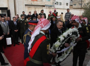 سفير جمهورية العراق لدى المملكة الأردنية الهاشمية وسفيرها غير المقيم لدى دولة فلسطين يزور مقبرة ومسجد شهداء الجيش العراقي