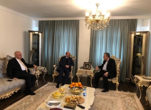 السفير البرزنجي يستقبل عضو مكتب العلاقات للاتحاد الوطني الكوردستاني