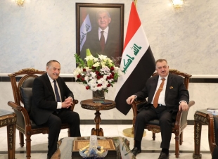  .السفير البرزنجي يستقبل استاذ علم التحقيق والتاريخ الإسلامي الدكتور بشار عواد معروف