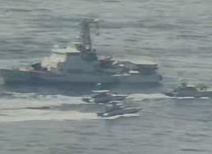 قوارب ايرانية تقترب من سفن اميركية في الخليج