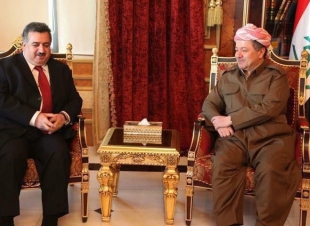 مسعود البارزاني ورئيس اقليم كوردستان  يتصلان بالسفير عمر البرزنجي ويقدمان له التعازي الحارة بوفاة شقيقه