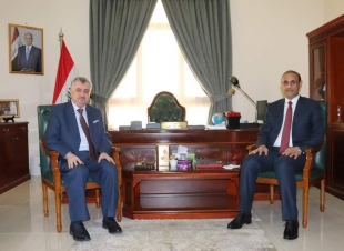 وزير العمل والشؤون الاجتماعية يزور سفارة جمهورية العراق لدى دولة قطر